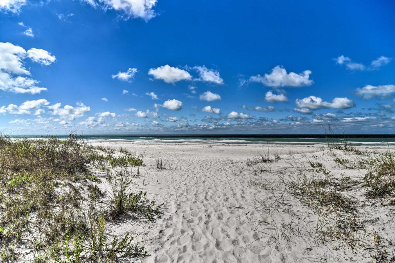 Sun-Soaked Coastal Hideaway - Steps To Beach! Villa Clearwater Beach Exteriör bild